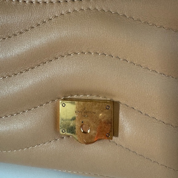 Louis Vuitton new wave chain MM 2022 | tan | like new condition | 100% authentic - Picture 9 of 15